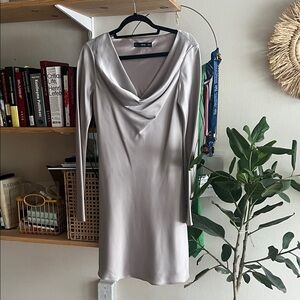 Mango - Elegant Gray Long Sleeve Satin Mini-Dress